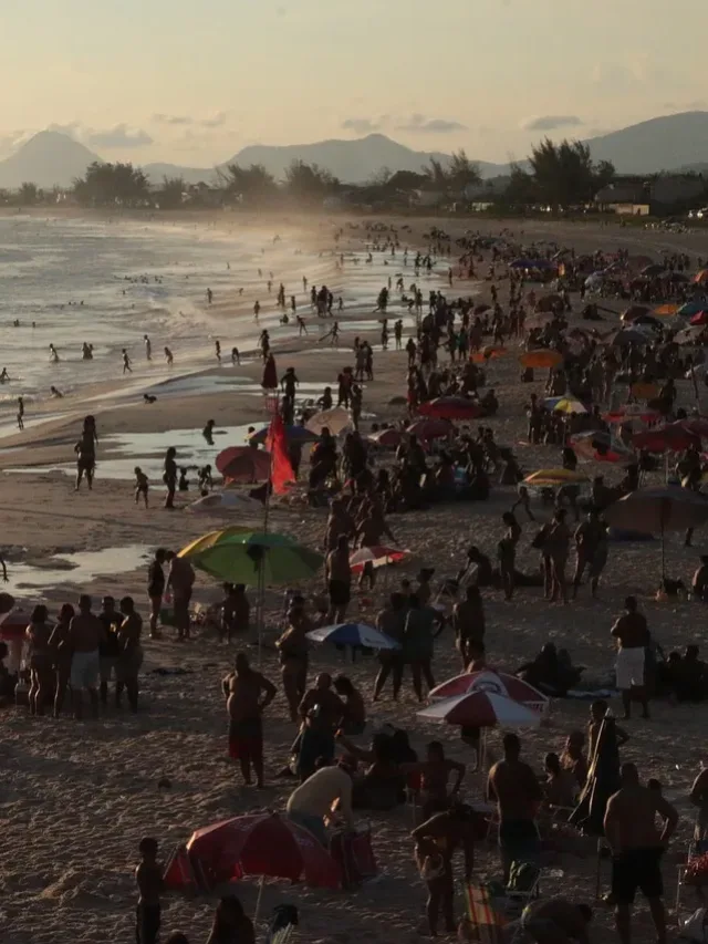 people, crowd, beach-Crowded places in India